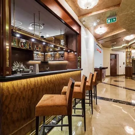 西方普拉哈威尔逊酒店 酒店
