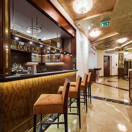 西方普拉哈威尔逊酒店 酒店