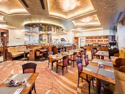 西方普拉哈威尔逊酒店 5*